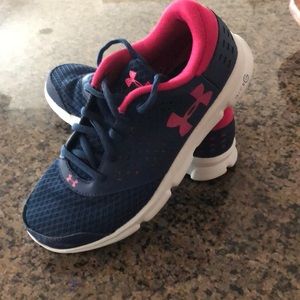 Under Armour tennis shoes